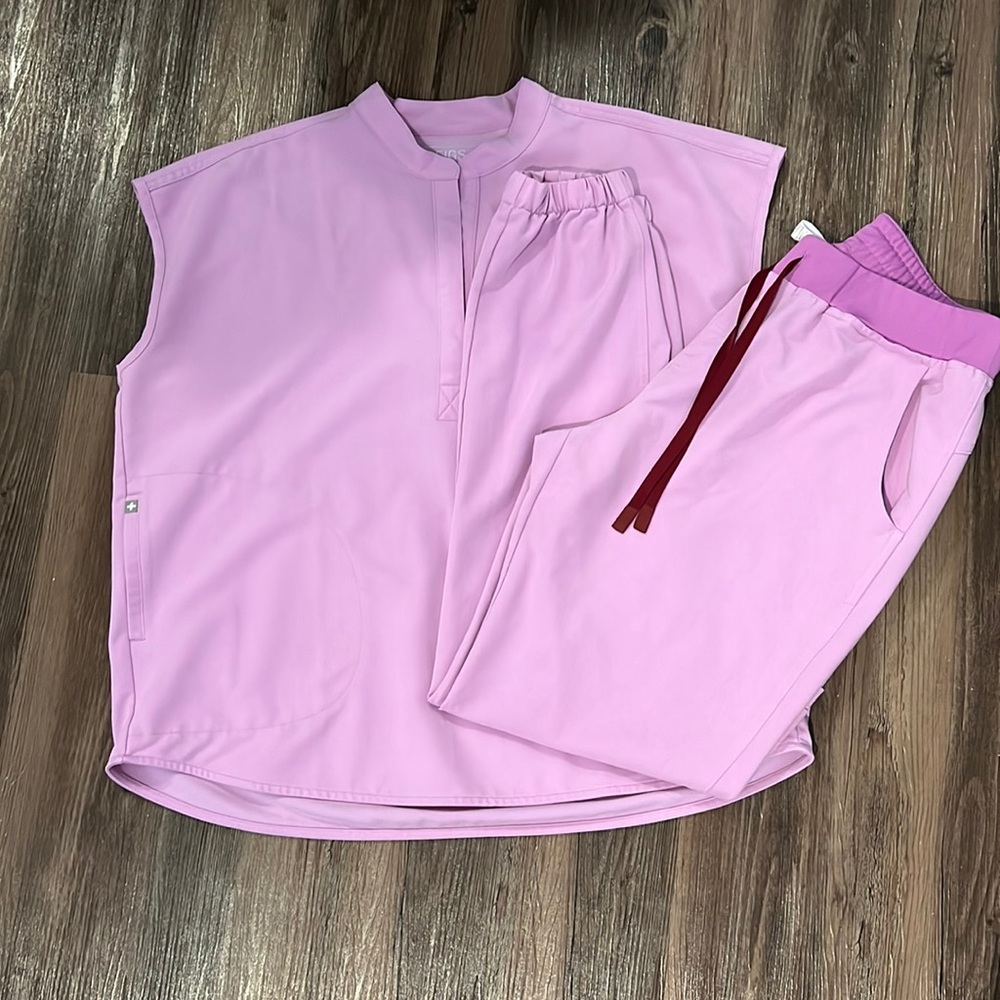 Figs Dusk Rafaela Top size L and Tari Joggers size L/T Scrub Set